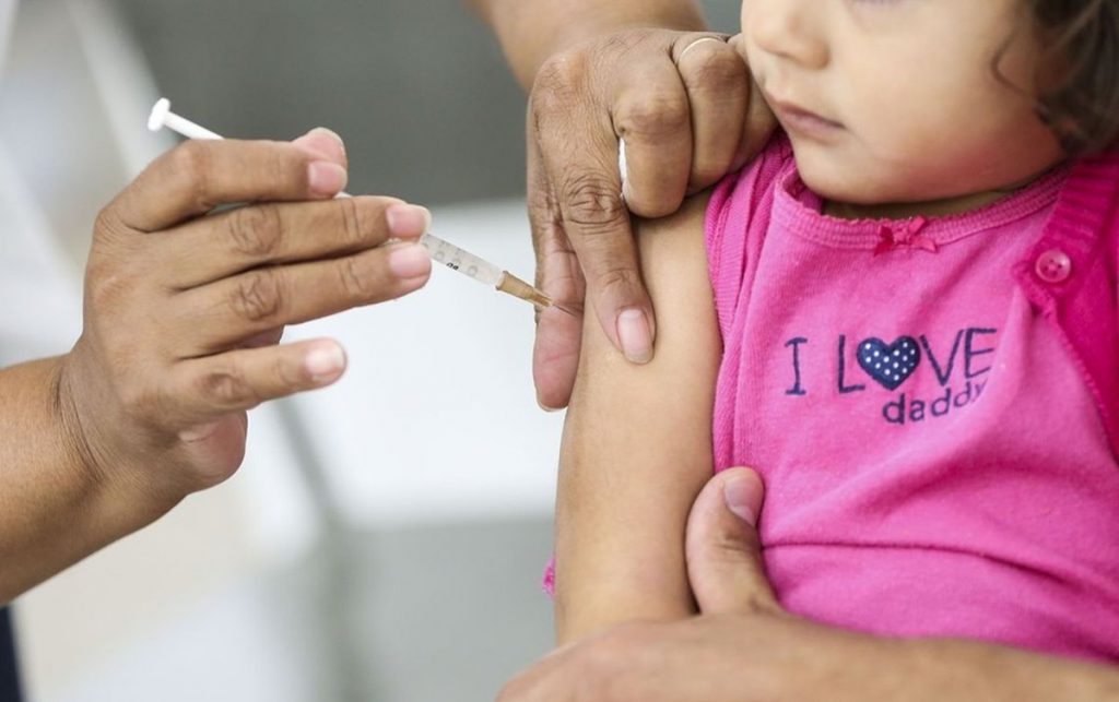 Crianças brasileiras já vacinadas contra a Covid-19