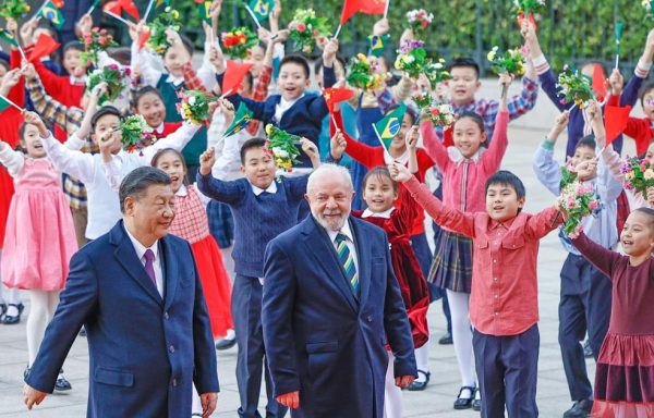 ‘Ninguém vai proibir que o Brasil aprimore sua relação com a China’, diz Lula em reunião com Xi Jinping
